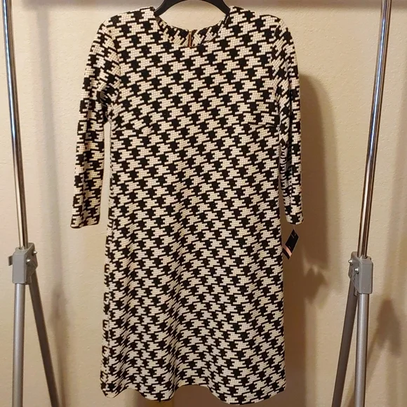 Mod dress with 3/4 sleeves - Picture 1 of 8